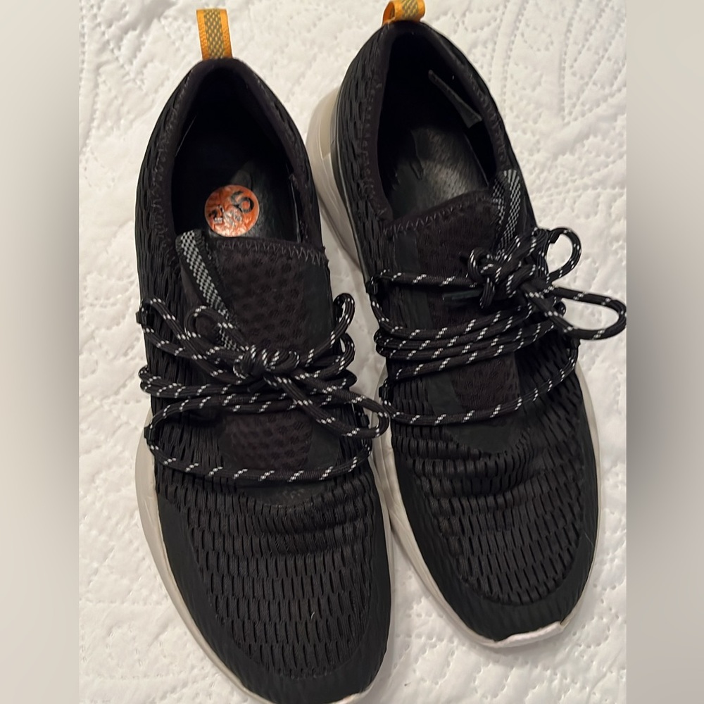 Sorel black tennis shoes size 9.5